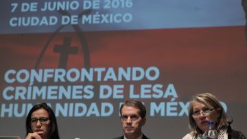 La ONG Open Society Justice Initiative, presenta un informe titulado "Atrocidades innegables: crímenes de lesa humanidad en México" en Ciudad de México. Foto: EFE