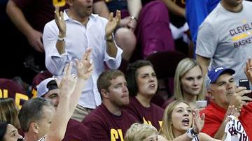 Curry tuvo una gran noche y los Warriors están a un paso de obtener el campeonato.