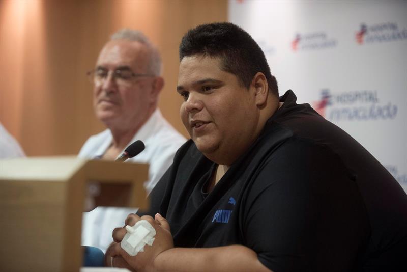 Juan Manuel Heredia tiene 29 años y pesa a pesa más de 600 libras, por lo que es el hombre más obeso de España.