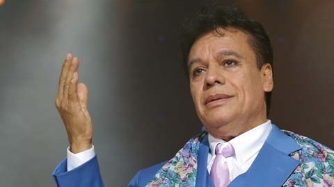 El cantante dijo a sus fans que recientemente había sufrido una caída.