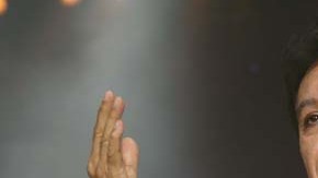 El cantante dijo a sus fans que recientemente había sufrido una caída.