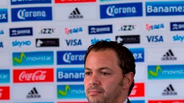 Santiago Baños y Juan Carlos Osorio durante una conferencia de prensa.