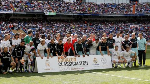 Raúl González tuvo un gran homenaje en el Santiago Bernabéu.