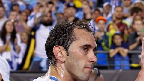 Diego Godín y compañía buscan despedirse con una victoria para su afición.
