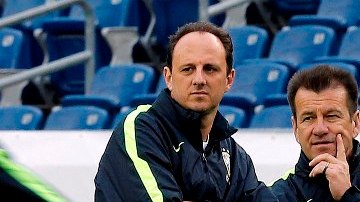 Dunga y Brasil quieren convencer ante Perú.