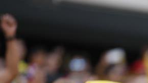 Aficionados ecuatorianos animan a su selección en el MetLife Stadium.