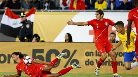 Acción entre Brasil y Perú en la definición del Grupo B.