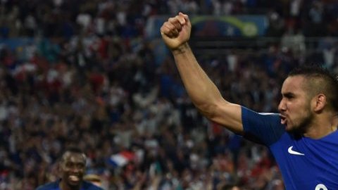 Dmitry Payet -ahora junto a Griezmann- volvió a darle el triunfo a Francia en la Euro 2016.