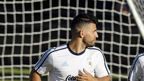 Messi ya despertó y Agüero lo sabe.