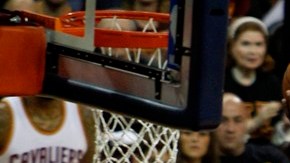 LeBron se echó a los Cavs al hombro y todo se definirá en Oakland.