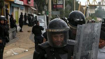 Acusan a la policía de excederse en sus funciones.