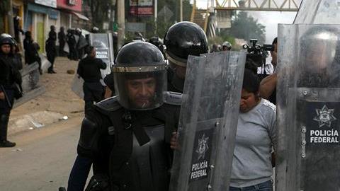 Acusan a la policía de excederse en sus funciones.