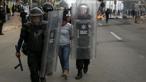 Acusan a la policía de excederse en sus funciones.