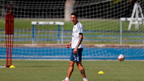 Ángel Di María podría perderse la final de la Copa América.