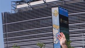 Aficionados argentinos alientan en las afueras del MetLife  tadium.