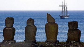 Advierten que los "moai" más cercanos al mar podrían caer por la erosión.