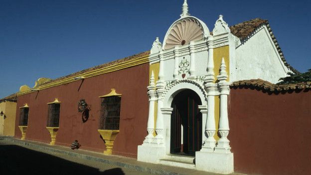 El cambio climático hace peligrar los centenarios edificios de la ciudad venezolana de Coro.