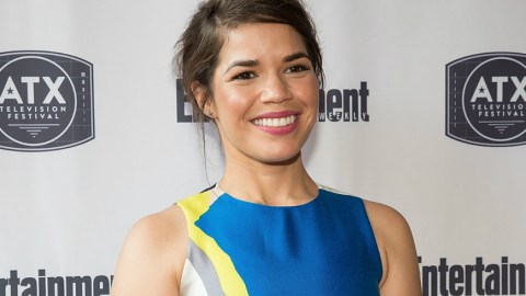 Ferrera  interpreta a la dueña de un restaurante latino que no sabe hablar inglés en la última película de Ricky Gervais.