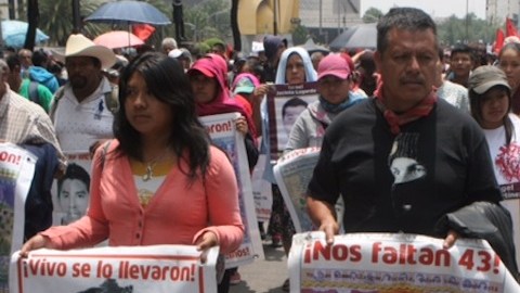 Familiares de los normalistas de Ayotzinapa marcharán a la PGR.