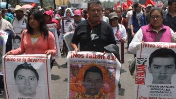 Familiares de los normalistas de Ayotzinapa marcharán a la PGR.