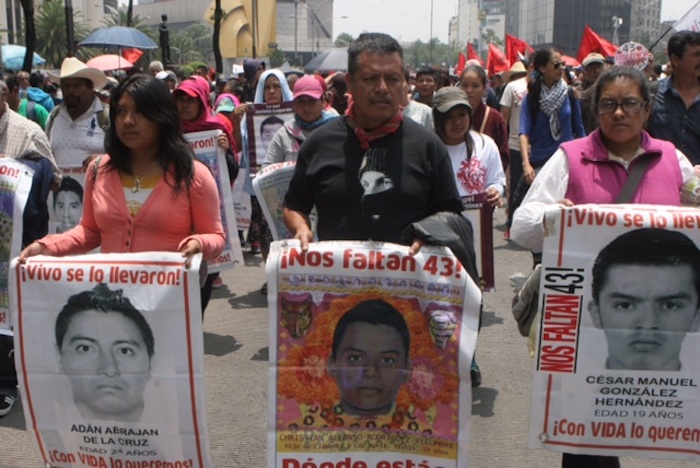 Familiares de los normalistas de Ayotzinapa marcharán a la PGR. 