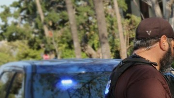 Agentes de ICE arrestan a un criminal buscado por Interpol durante la operación Project Red II.