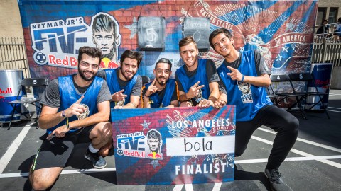 Jugadores de Bola tras ganar la etapa de Los Ángeles.