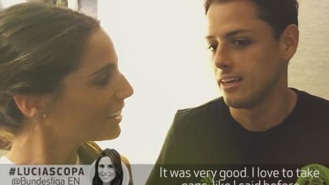 Lucía Villalón y el Chicharito platicaron muy amablemente en la concentración del Tri.