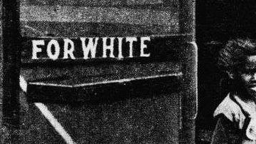 Cada uno por su puerta en el "Café de Al", una muestra de la segregación en EEUU