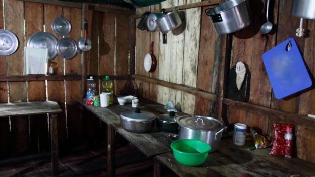 La cocina del campamento, donde se preparan las comidas de los guerrilleros, en las que las FARC gasta US$5,3 por día.