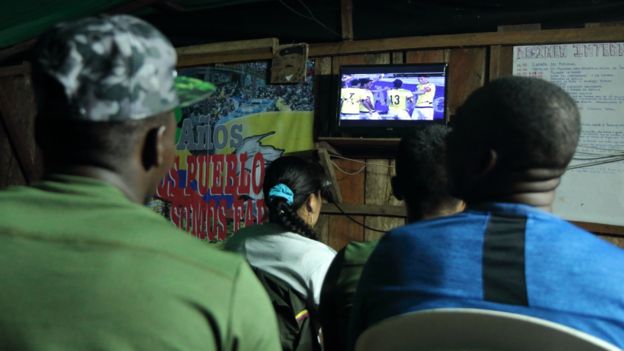 Un partido de Colombia en la Copa América es seguido en directo, por televisión por cable, desde las selvas colombianas. Nunca se pierden un partido de la selección.