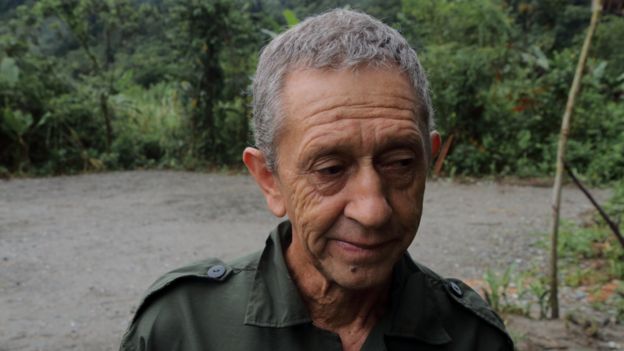 Por lo general los guerrilleros más grandes son comandantes, pero Enrique, con 60 años y más de 40 "en el campo revolucionario", como dice él, sigue siendo guerrillero raso.
