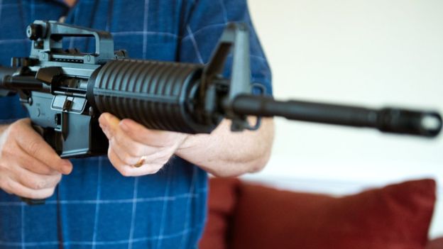 El agresor de Orlando compró de forma legal un rifle de asalto que se destaca por su alta capacidad de disparos continuos (Imagen de referencia).