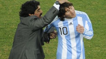 Maradona y Messi durante la Copa del Mundo 2010.