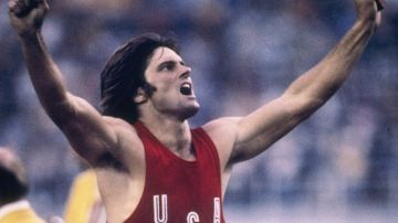 Bruce Jenner al ganar el oro olímpico en los Juegos Olímpicos de Montreal 76.