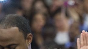 Una ceremonia de naturalización en los Estados Unidos. Junio es el Mes de la Herencia Inmigrante     (Photo credit should read SAUL LOEB/AFP/Getty Images)