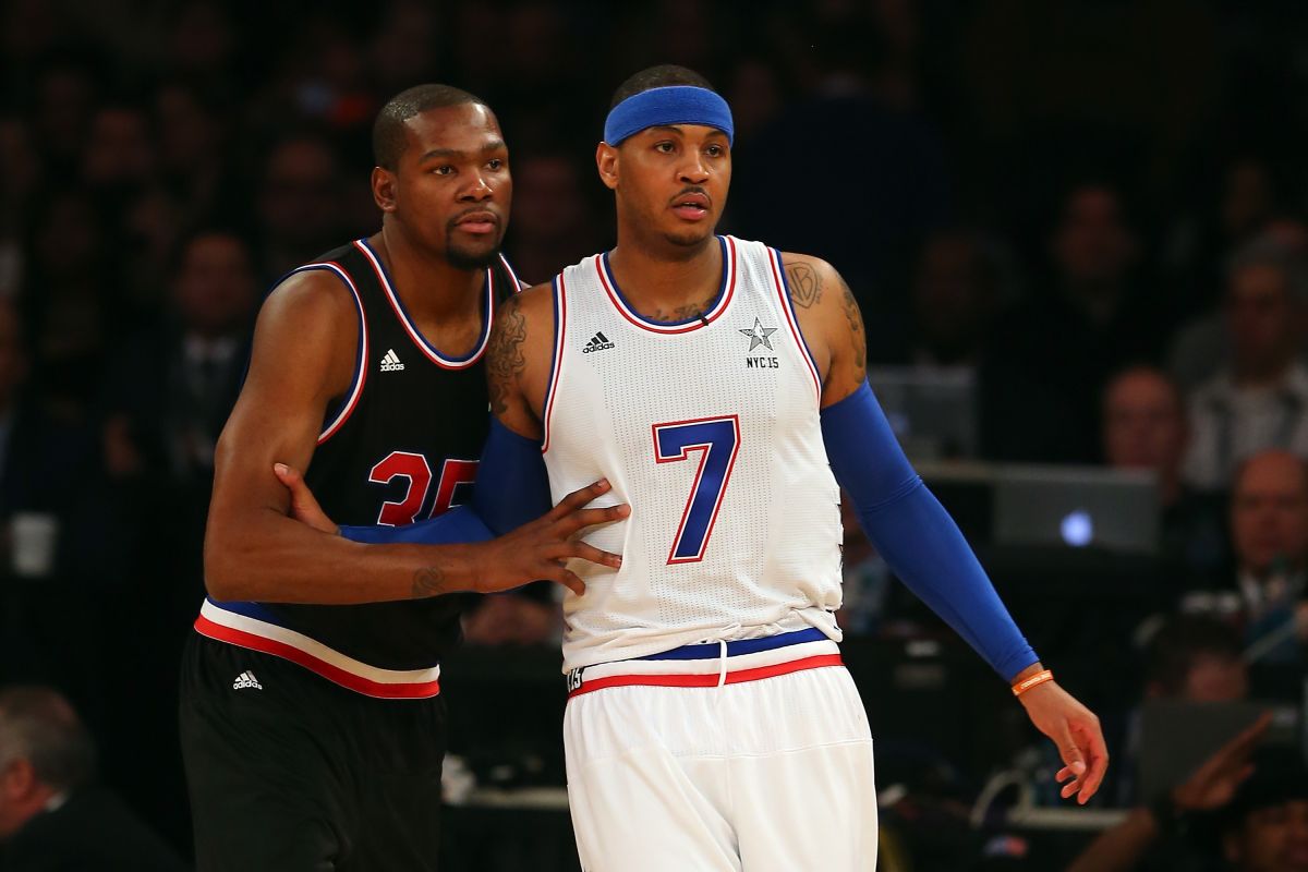Kevin Durant #35 y Carmelo Anthony #7 durante el Juego de Estrellas de la NBA en 2015.