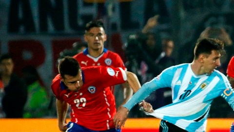 Chile inutilizó a Messi en el Nacional de Santiago.
