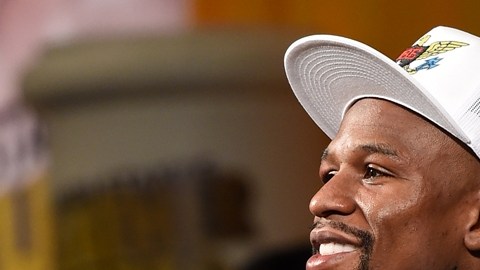 Floyd Mayweather ya no sabe a quien endosarle sus excesos.