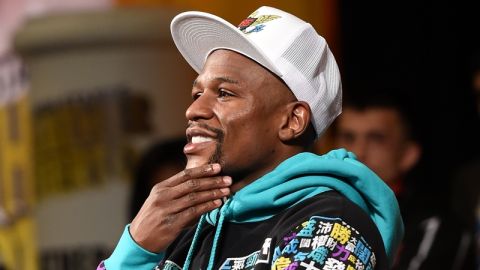 Floyd Mayweather ya no sabe a quien endosarle sus excesos.