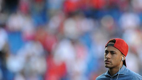 Neymar no ha renovado contrato con el Barcelona, lo cual pone en duda si seguirá con el equipo.