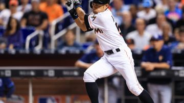 Ichiro Suzuki, quien juega para los Marlins en el final de su carrera, está cerca de los 3,000 hits en Ligas Mayores y muy pronto se convertirá en el rey del hit del béisbol profesional.