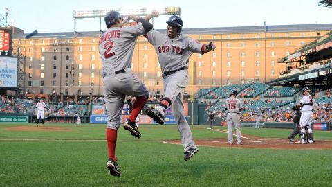 Mookie Betts (der.) se ha unido a Xander Bogaerts como las nuevas estrellas de los Medias Rojas de Boston.