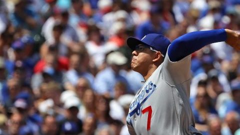 Julio Urías hizo en el mítico Wrigley Field de Chicago su segunda apertura en Grandes Ligas y no le fue bien contra los Cachorros.