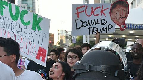 Una protesta contra Donald Trump en San José, California, se tornó violenta.