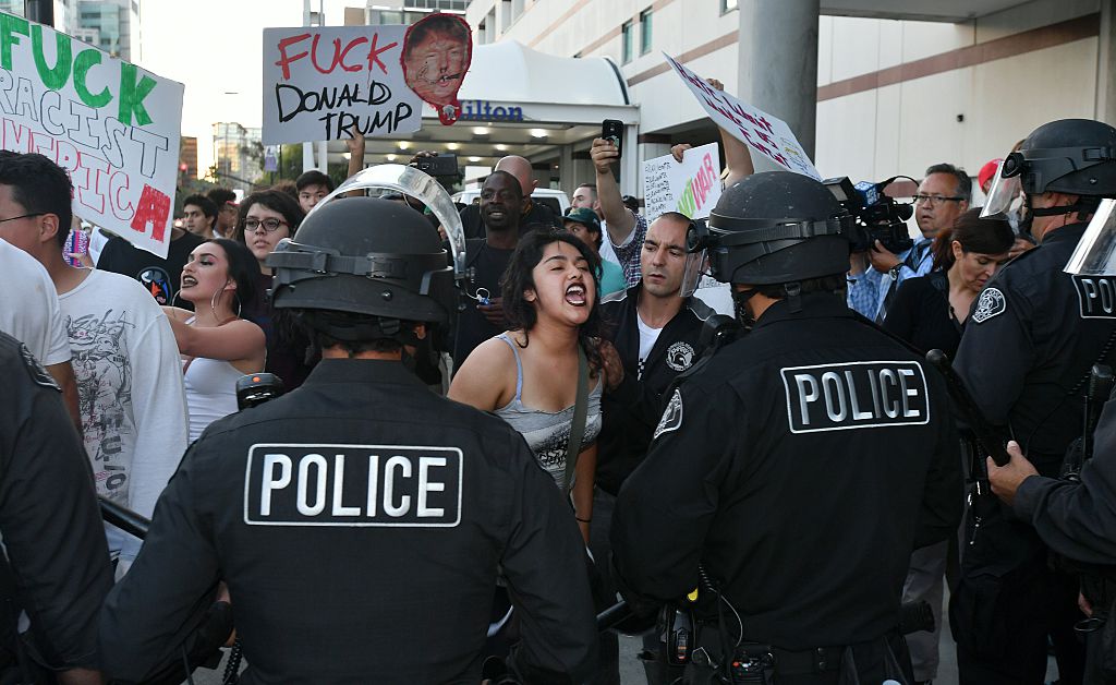 Una protesta contra Donald Trump en San José, California, se tornó violenta.