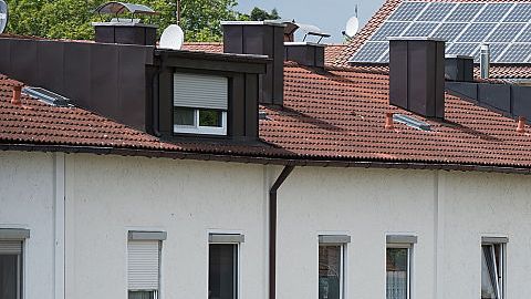 Muebles amontonados delante de las casas después de las inundaciones del 3 de junio de 2016 en Simbach am Inn, Alemania.