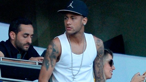 Neymar, en la triubuna durante el Brasil vs. Ecuador de la Copa América Centenario.