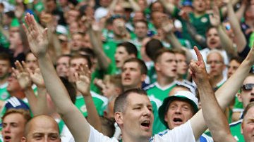 Los irlandeses son ejemplo del "fair play" en las gradas.