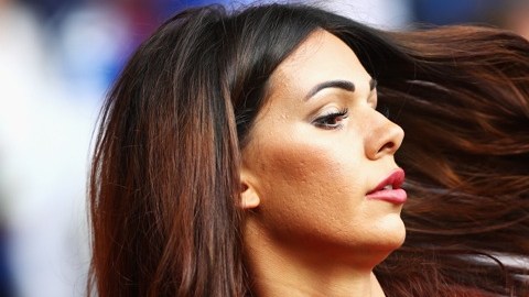 La modelo albanesa Erjona Sulejmani es la sensación en la Euro 2016.